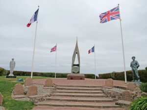 SWORD Beach, le monument franco-britannique